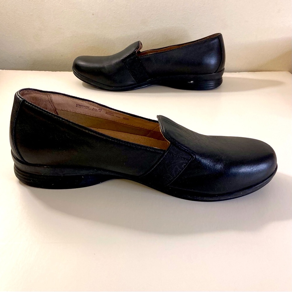 Women’s EU Sz 40 Dansko Addy Black Leather Low Heel Loafers w/Stretch Band